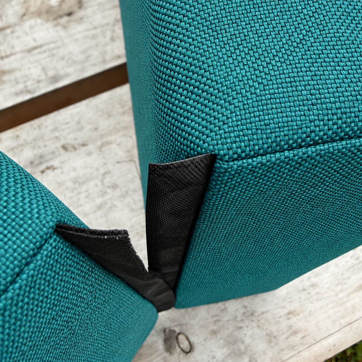 Velcro hinge between cushion sections.